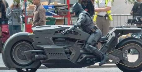 蝙蝠侠将在闪电侠电影中骑这个新的蝙蝠车