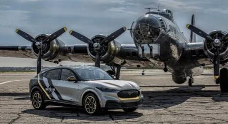 福特用一次性定制的2021 Mustang Mach-E向二战女空军飞行员致敬