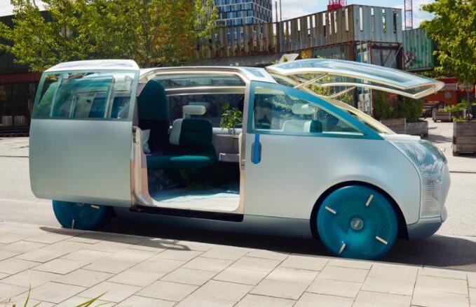 未来派MPV概念成为现实生活中的展示车
