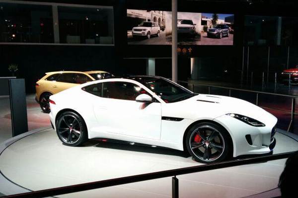 Jaguar F型轿跑车在1.21亿卢比推出