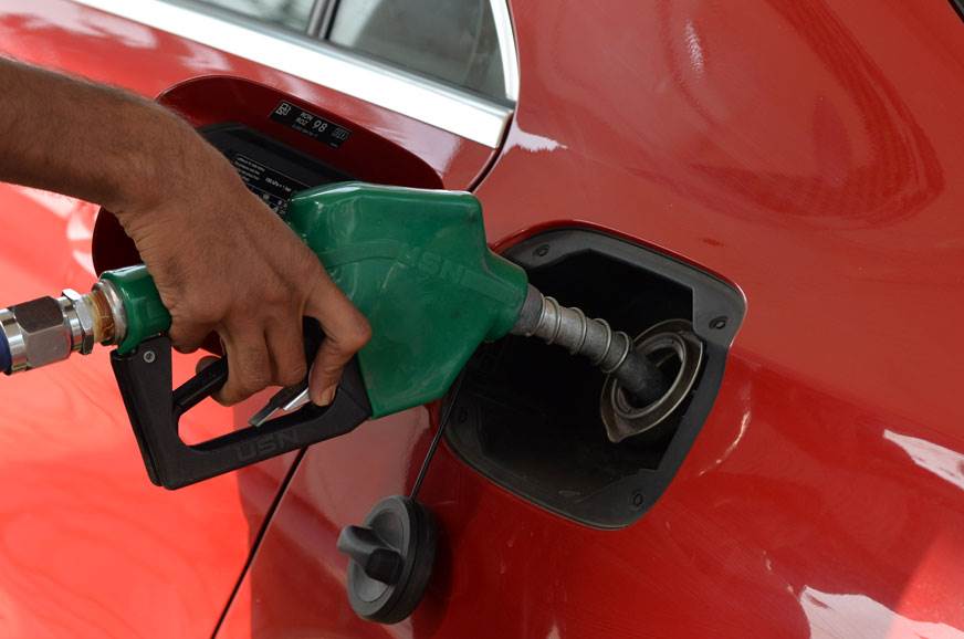 印度看着汽油的15％甲醇混合物