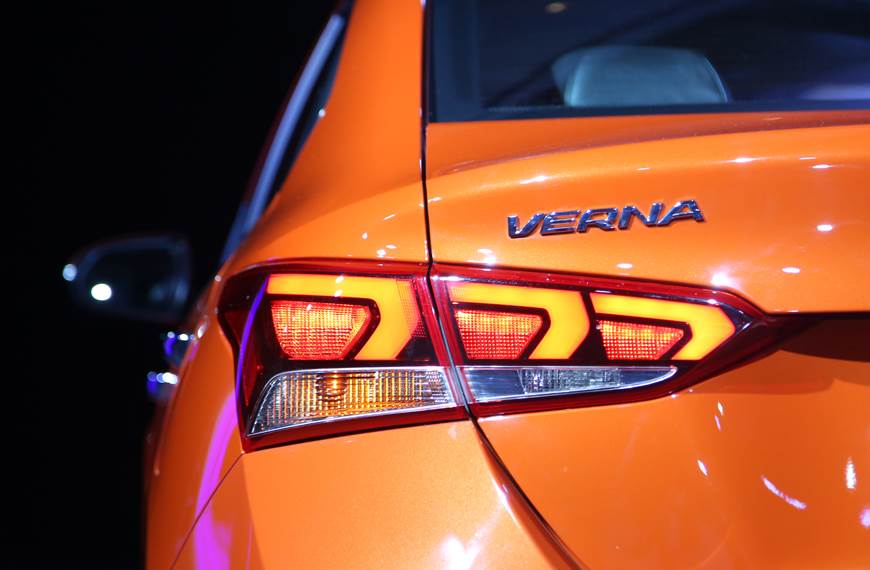 2018 Hyundai Verna 1.4汽油价格从Rs 7.80 Lakh售价