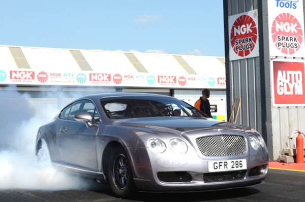 Bentley Continental GT，3000BHP在英国拖累比赛中竞争