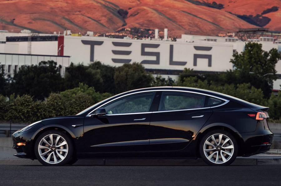 欧洲首次亮相Tesla Model 3在耶和华