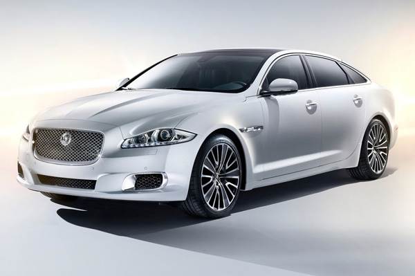 在6月份的本地制造了Jaguar XJ Sedan