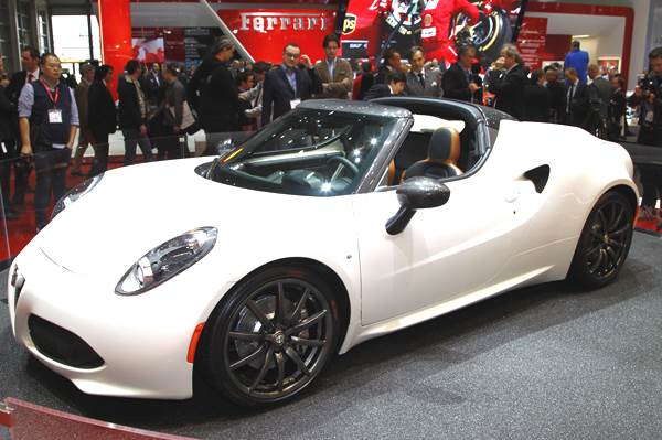 日内瓦2014：Alfa romeo 4c蜘蛛概念显示