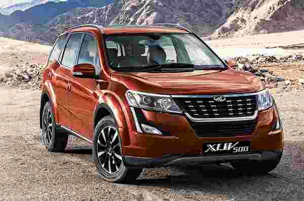 Mahindra XUV500 BS6柴油 - 自动价比Rs 15.65 Lakh