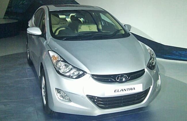 独家图片：现代Elantra和Veloster Coupe显示