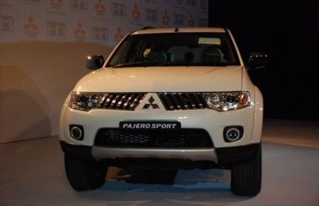 三菱推出卢比的Pajero Sport。23.53 lakh.