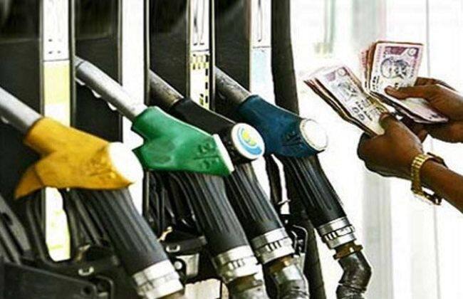 果阿政府削减了汽油价格的卢比。11