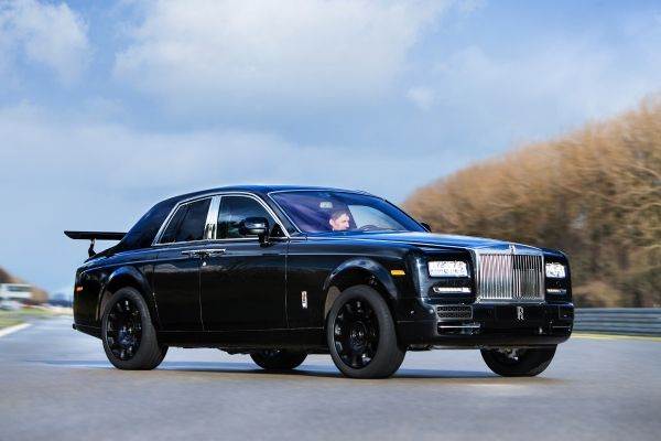 在作品中滚动royce cullinan suv