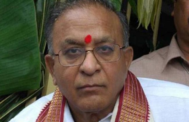 Jaipal Reddy Spares Diesel和LPG从徒步旅行