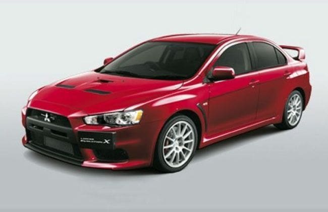 三菱LANCER EVO X在英国，离其结束10个单位