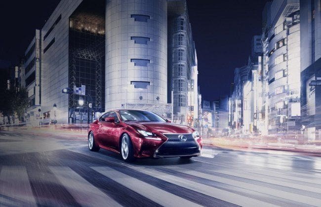 全新的lexus rc在东京电机节目中展示