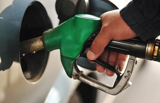 柴油价格被卢比徒步旅行。每升4-6