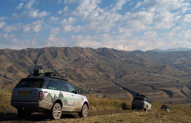 Range Rover Hybrids Silk Trail 2013到达他们的孟买目的地