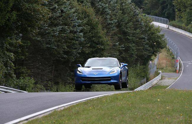 Corvette Stingray通过它的纽鲁尔格林术