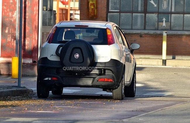 Fiat Punto冒险Crossover Spied，印度在2014年中期启动