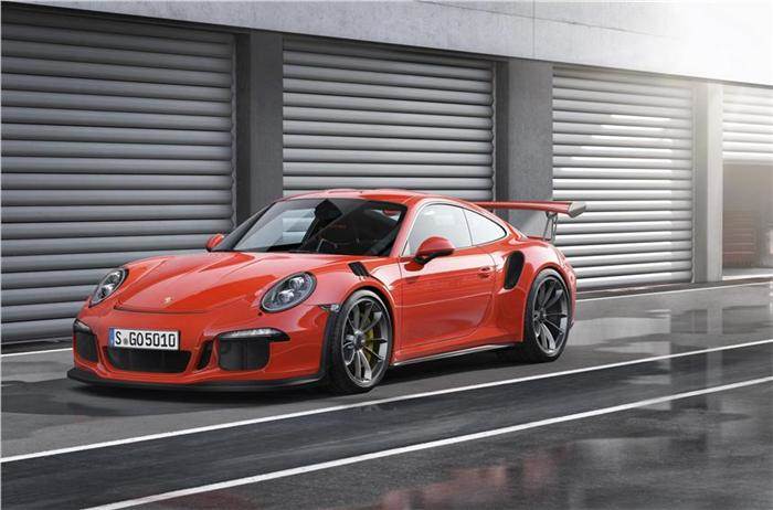 开发下的返回基本保时捷911 GT模型