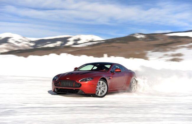 Aston Martin套独家冰开车活动