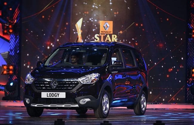 Renault Lodgy unveiled at Star Guild Awards 2015; Hrithik becomes first host