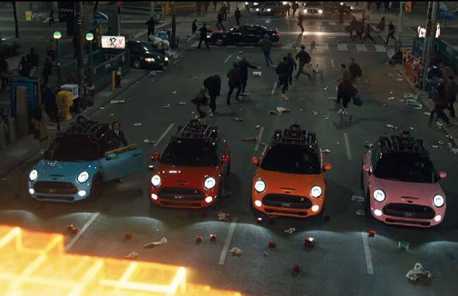 Mini Cooper S在即将到来的电影中制作Pac-Man Ghost  -  Pixel Temprate adam Sandler！