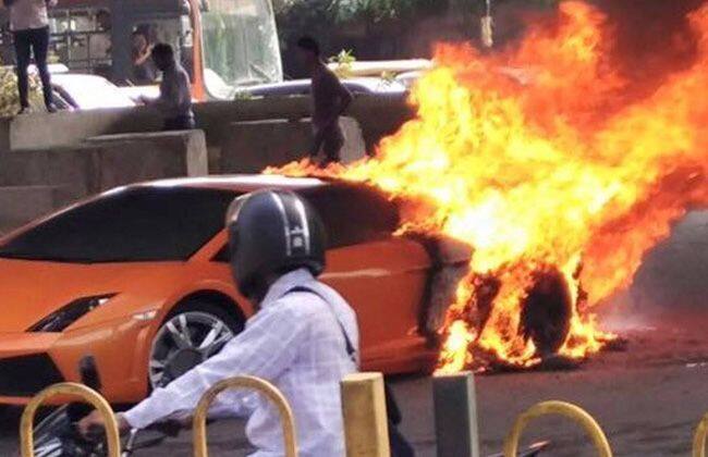 火焰消耗在新德里的意大利超级跑车2.5亿卢比！