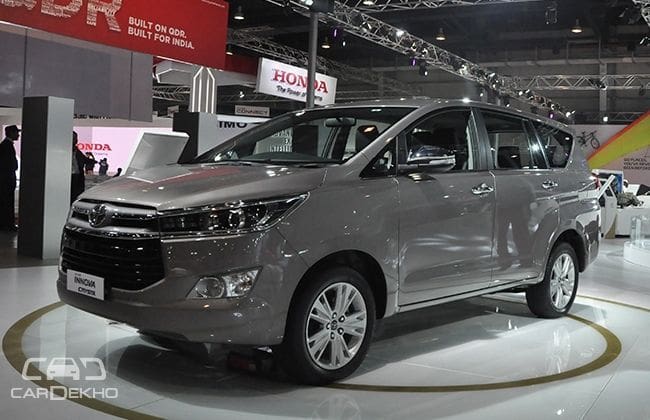 丰田Innova Crysa：详细的图像库