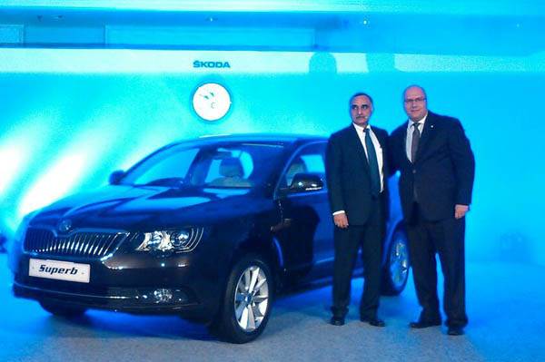 Skoda Superb Facelift于18.87卢比推出