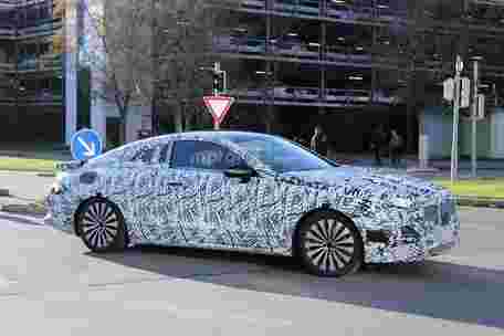 Next-Gen Mercedes E-Class Coupe采取形状