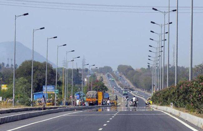Delhi-jaipur超级高速公路从4-5小时削减开车时间到120分钟！