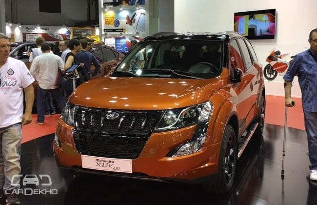 Mahindra Xuv500与双色油漆展示在汽车巴塞罗那汽车