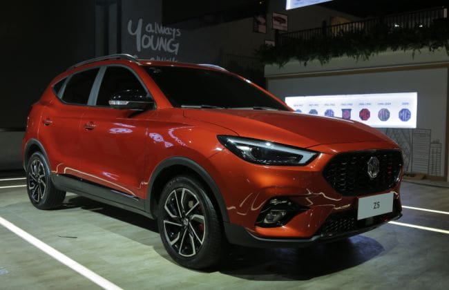 印度绑定的Mg ZS汽油SUV SUV SUPIED测试