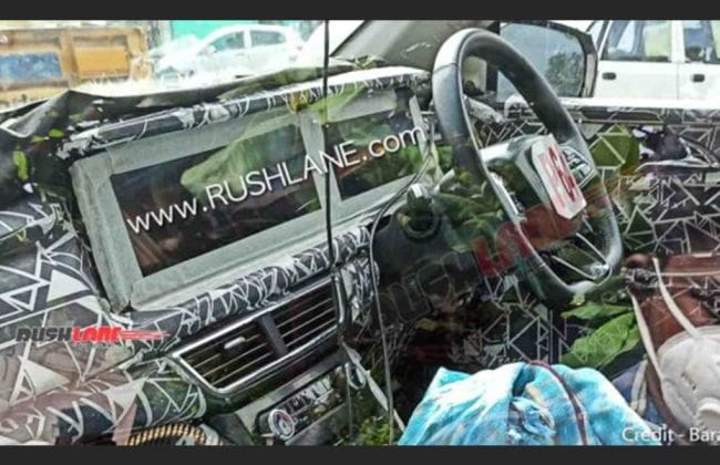2021 Mahindra XUV500与梅赛德斯 - 奔驰的连接屏幕窥探