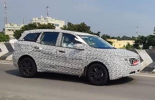 Next-Gen Mahindra XUV500与运动黑合金搭配