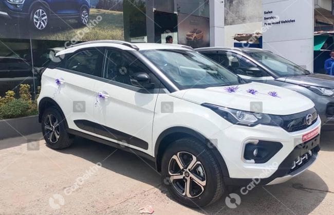 Tata Nexon与新的合金轮设计开始达到经销商