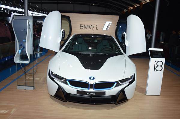 BMW I8的整容可以获得更多的电源和掉落变体