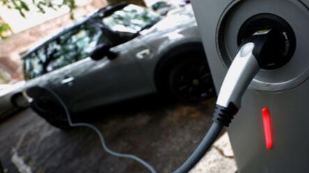 政府计划到2030年将私家车的电动汽车销售渗透率提高30%
