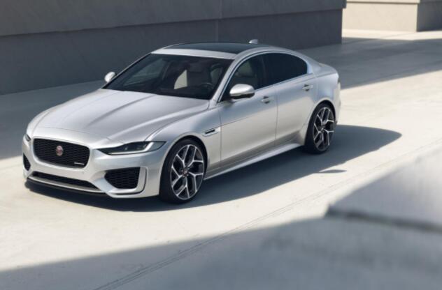 Jaguar XE 和 XF 完整的 R-Dynamic Black 系列