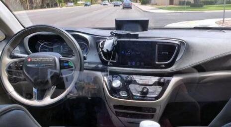 无人驾驶汽车在阿联酋接近现实 自动驾驶出租车在阿布扎比开始试用