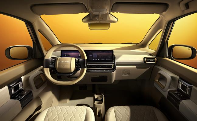 The official interior of the new KiWi EV is equipped with dual 10.25-inch screens