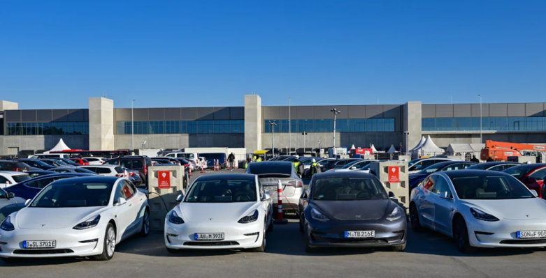 Tesla's German factory only produces black and white Model Y, delivering only 4,000 vehicles in the first quarter