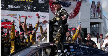泰勒雷迪克在公路赛中获胜首次赢得NASCAR杯系列赛冠军