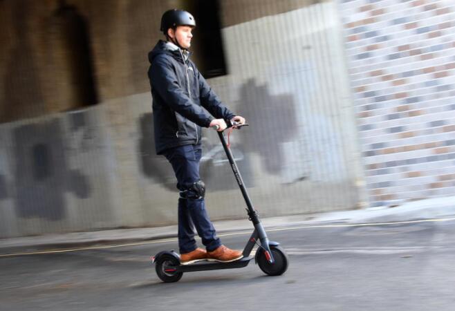 英国新法律计划允许公众使用私人电动滑板车